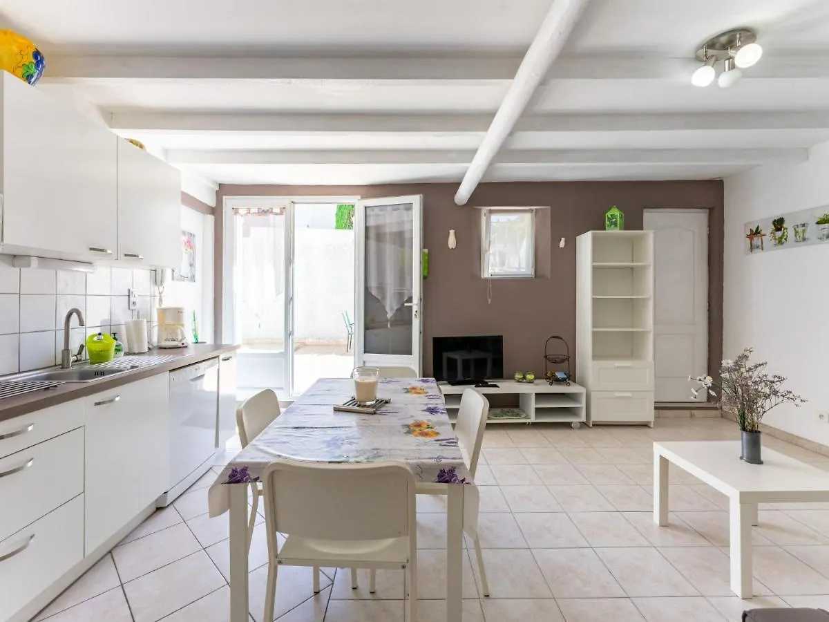 Apartment Le Petit Patio By Interhome 0*, Châteaurenard 프랑스